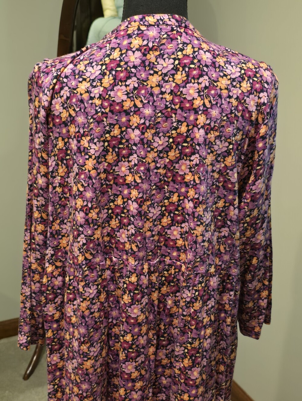 JJILL...Purple Smocked Front V-neck Floral Button-Front Tunic - Picture 5 of 11
